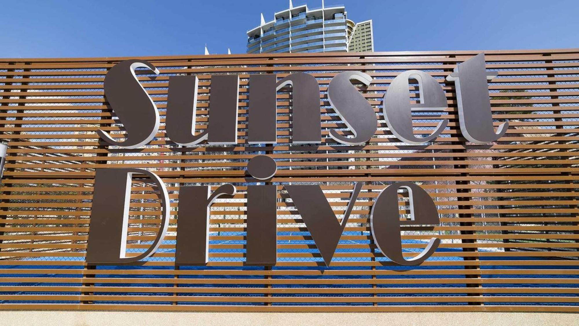 Sunset Drive 128 Luxury Retreat By Car *